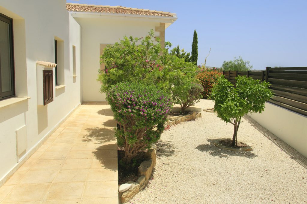 Green Forest - Cyprus' leading landscaping company - borders 3 2