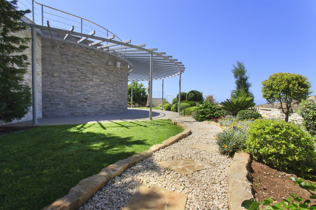 Green Forest - Cyprus' leading landscaping company - borders 4 2